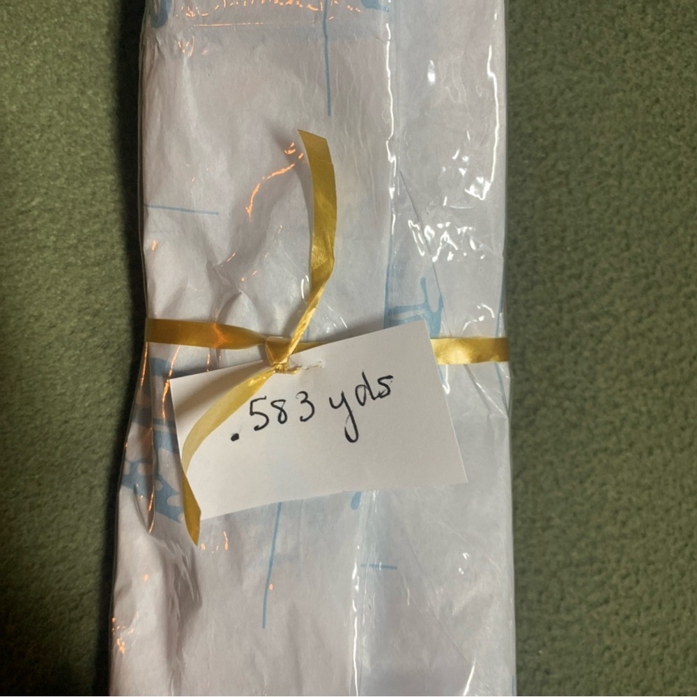 New clear vinyl remnant. Unknown gauge. .583 yards. - Picture 2 of 4